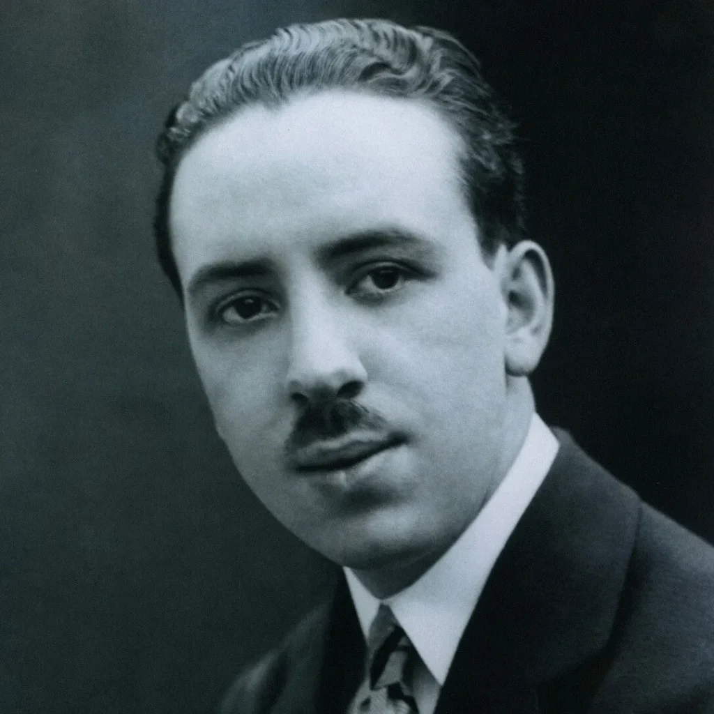 Alfred Hitchcock retrato a sus 20 años