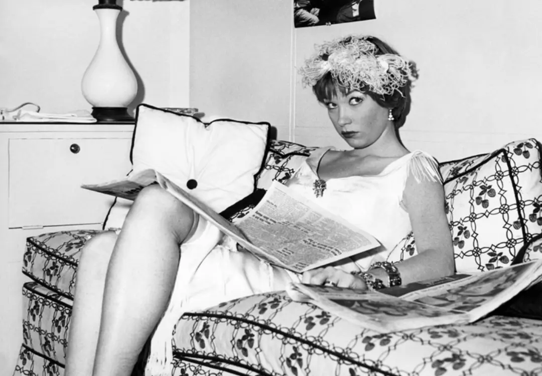 Una joven Shirley MacLaine en los años 50