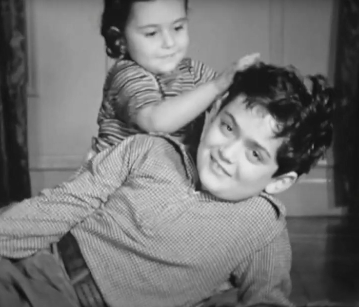 Stanley Kubrick con su hermana Bárbara en un vídeo casero