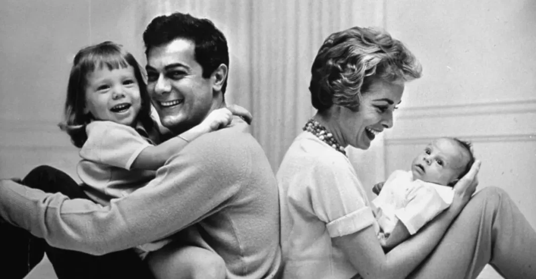 Tony Curtis con Janet Leigh y sus hijas Kelly y Jamie
