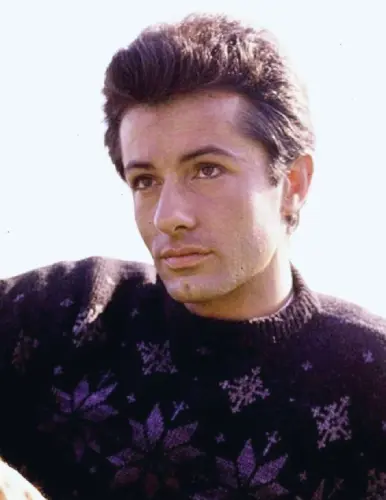 George Chakiris foto 1965 perfil