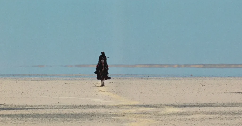Escena del Sherif Ali apareciendo en el desierto