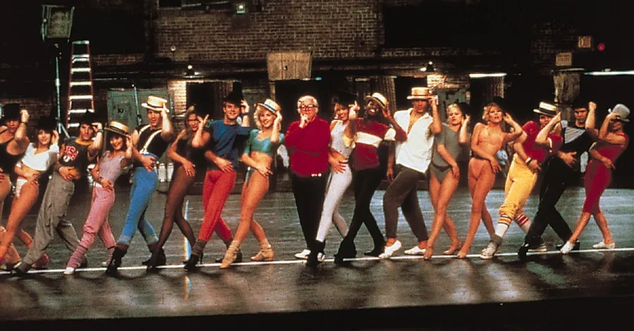 Richard Attenborough con el reparto de Chorus Line