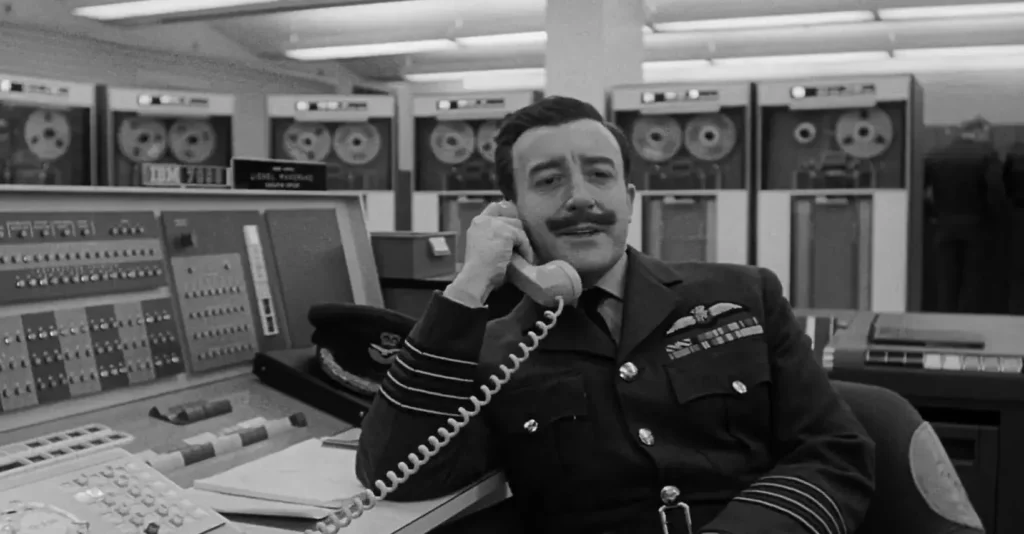 Capitán Lionel Mandrake (Peter Sellers)