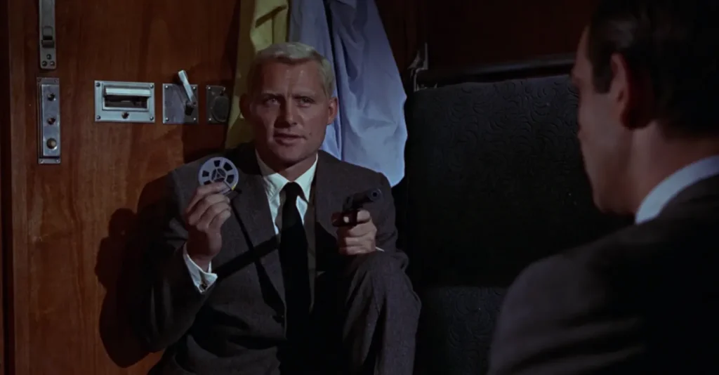Escena del tren entre Robert Shaw y Sean Connery