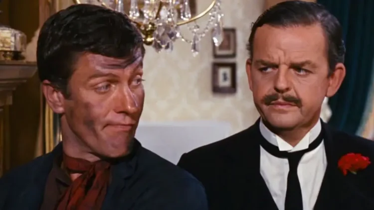 Bert y el Sr. Banks hablan después de ser despedido. 