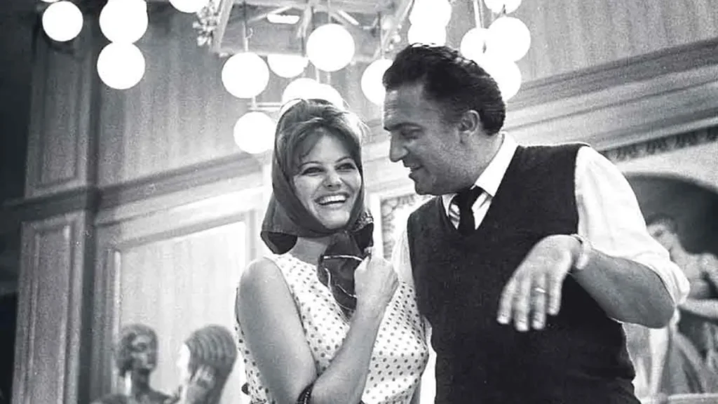 Claudia Cardinale y Federico Fellini