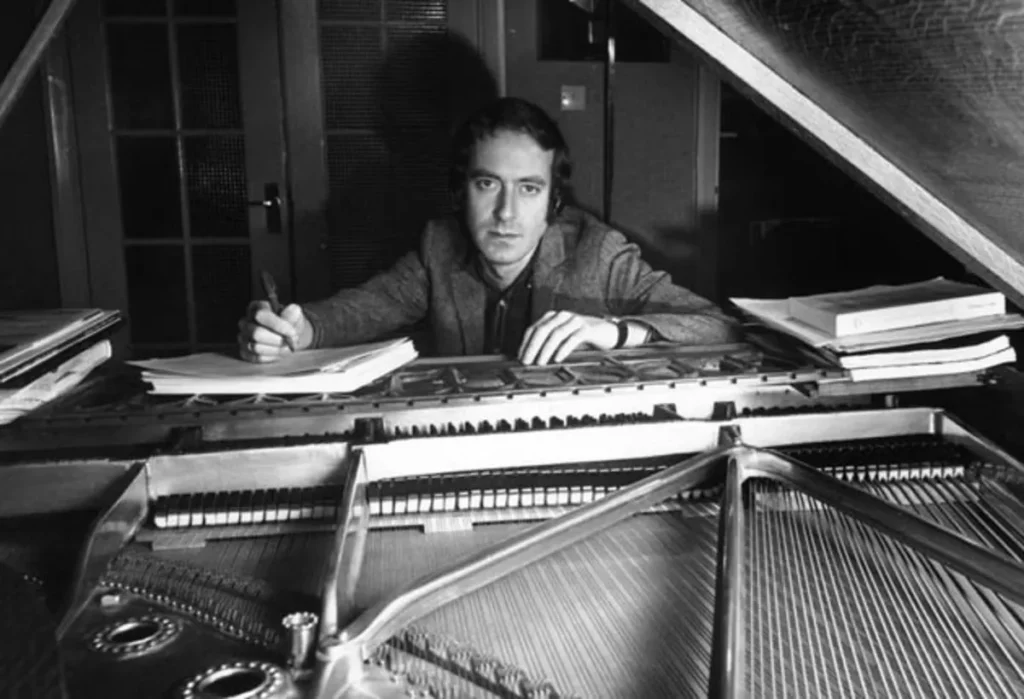 John Barry componiendo en su juventud