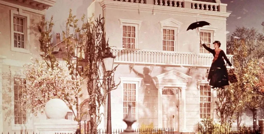 Escena de Mary Poppins descendiendo