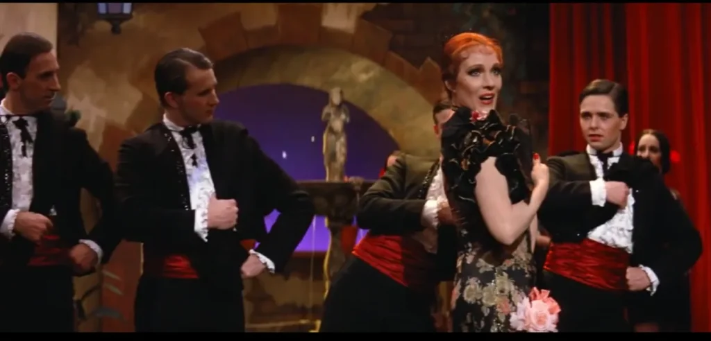 Julie Andrews bailando en una escena de Víctor o Victoria