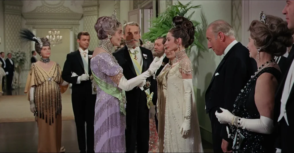 Escena del baile de la embajada