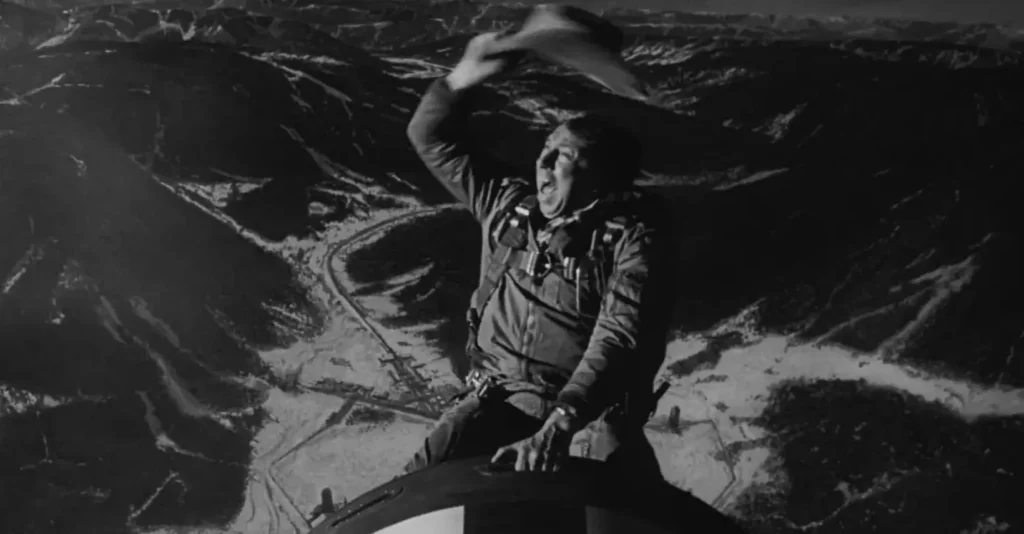 Piloto del avión cabalgando sobre la bomba nuclear