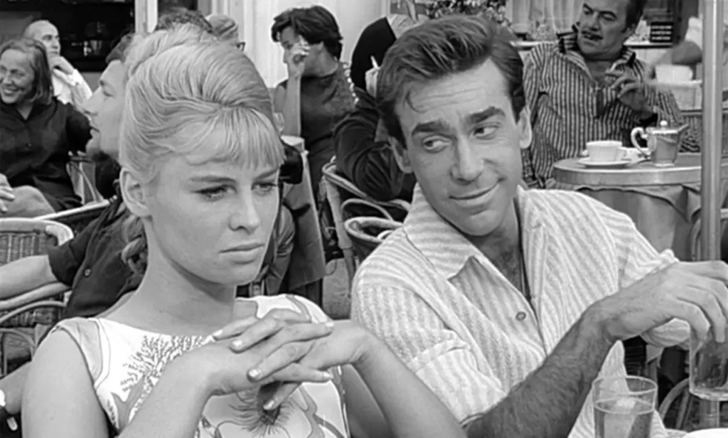 Julie Christie y Laurence Harvey en una escena de Darling