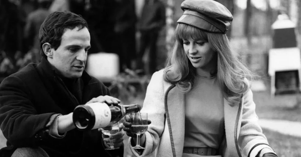 François Truffaut y Julie Christie brindan durante el rodaje de Fahrenheit 451