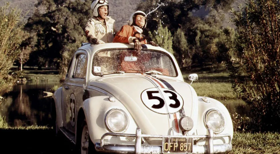 Escena de ¡Ahí va ese bólido! con Herbie y Dean Jones