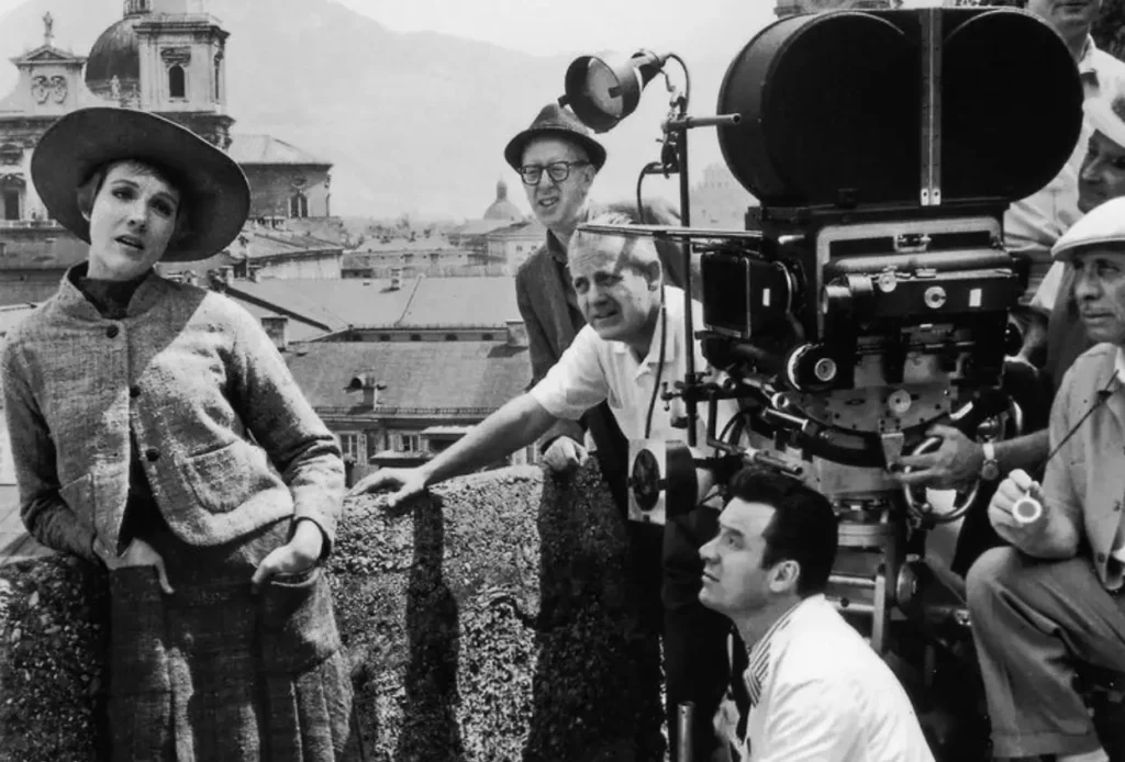 Julie Andrews y Robert Wise en el rodaje de La novicia rebelde