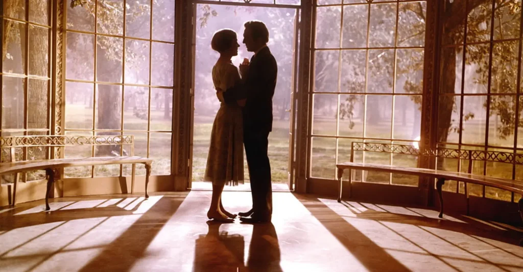 Escena del beso entre María y el capitán