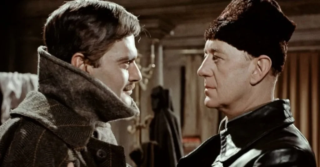 Yuri Zhivago (Omar Sharif) con su hermanastro Yevgraf (Alec Guinness)