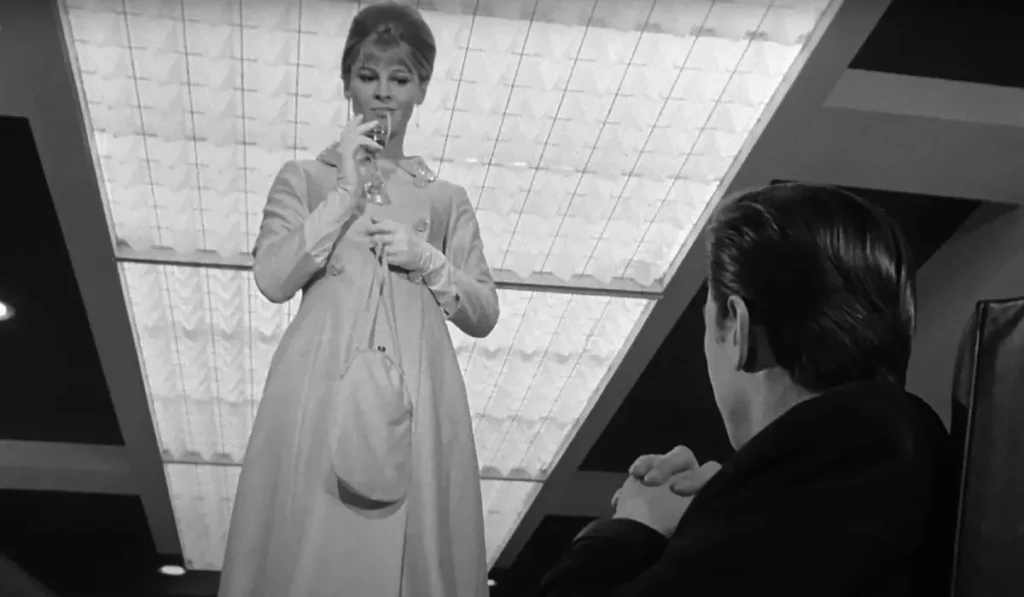 Vestido blanco que luce Julie Christie durante el anuncio
