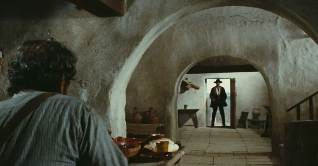 Escena de presentación de "El malo" con Lee Van Cleef