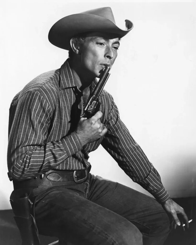 Lee Van Cleef en uno de sus westerns en sus inicios