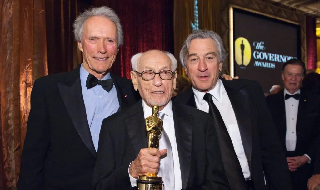 Wallach recibe el Oscar honorífico 2010 con Clint Eastwood y Robert de Niro