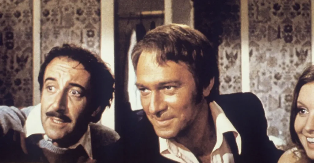 Christopher Plummer y Peter Sellers en El regreso de la pantera rosa