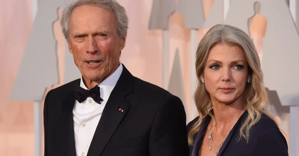 Clint Eastwood y Christina Sandera en la 87ª edición de los Oscar 