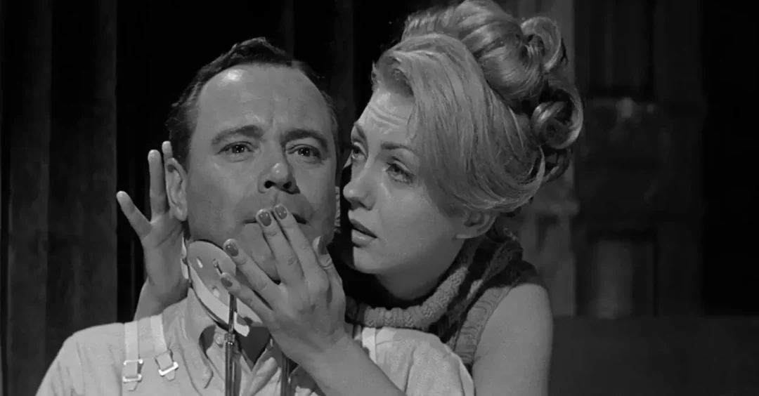 Sandy engatusa a Harry Hinkle durante En bandeja de plata