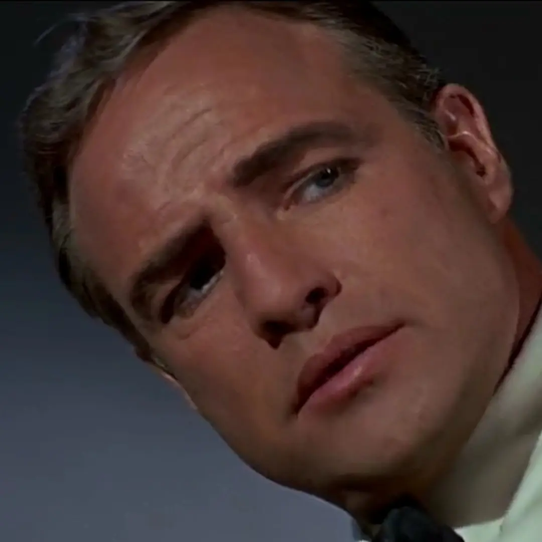 Marlon Brando como el Sherif Calder