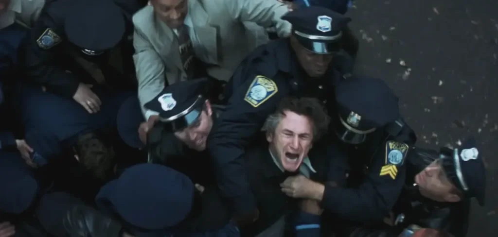 Sean Penn desgarrado en un plano cenital como Jimmy Markum