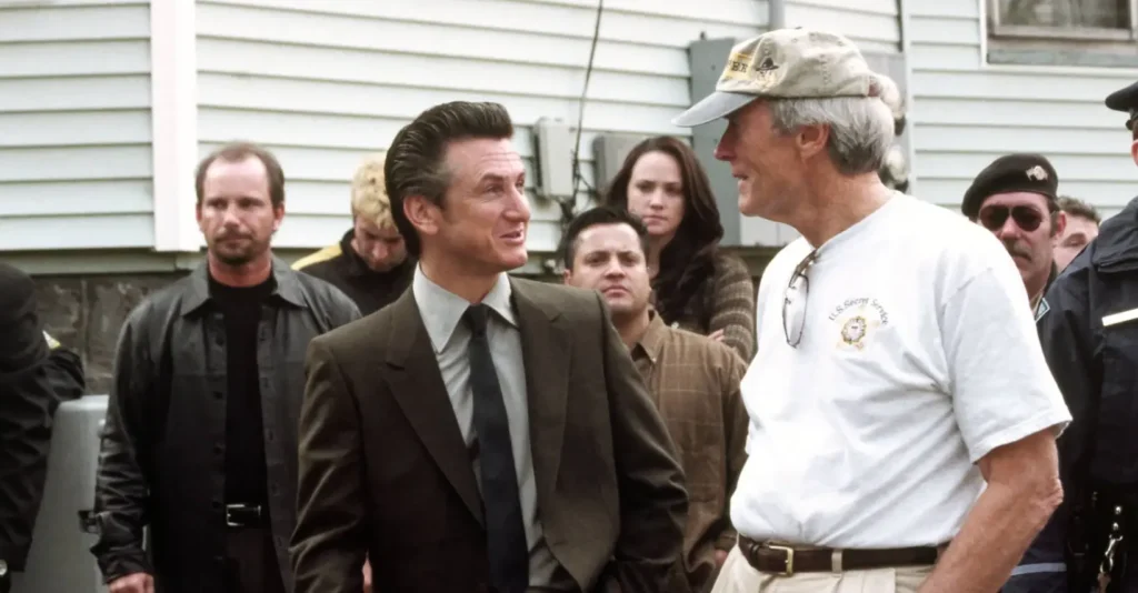 Sean Penn y Clint Eastwood en el rodaje de Mystic River