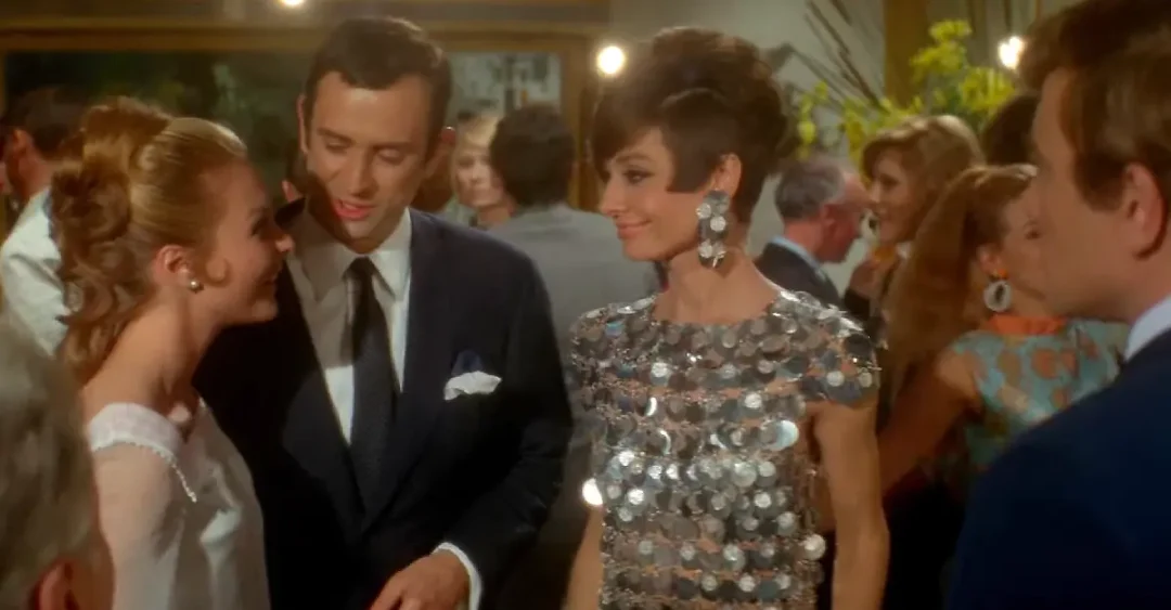 Vestuario de Paco Rabanne para Dos en la carretera