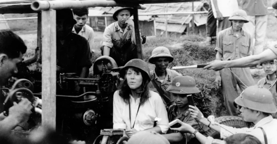 La foto que se popularizó de la visita de Fonda a Hanoi