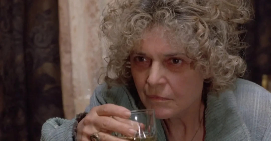 Anne Bancroft en Malice (1993)