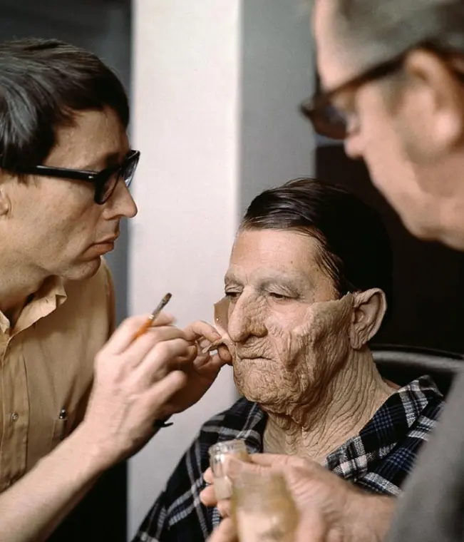 Dick Smith con Dustin Hoffman durante el maquillaje para Pequeño gran hombre