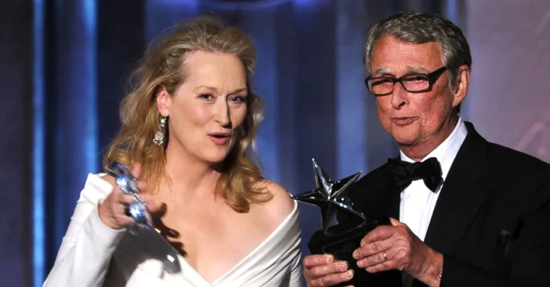 Meryl Streep entrega a Mike Nichols en 2010 Premio a la trayectoria del American Film Institute