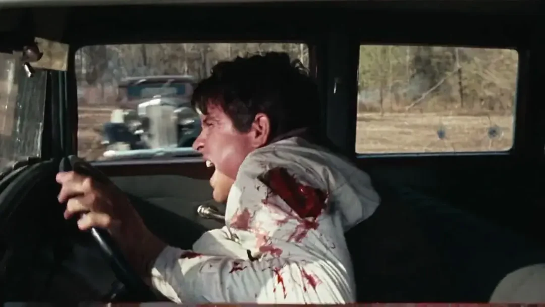 Clyde es herido mientras intentan escapar