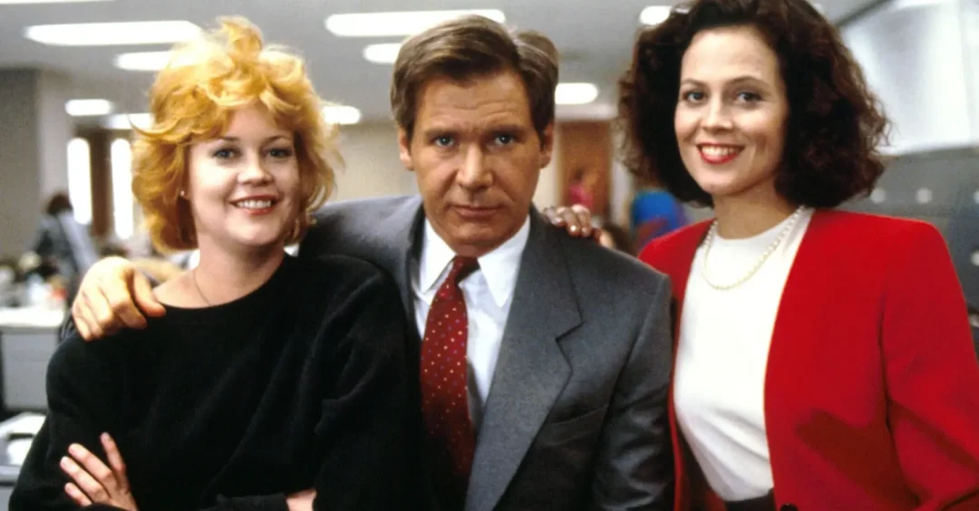 Melanie Griffith, Harrison Ford y Sigourney Weaver en Armas de mujer  (Secretaria ejecutiva)