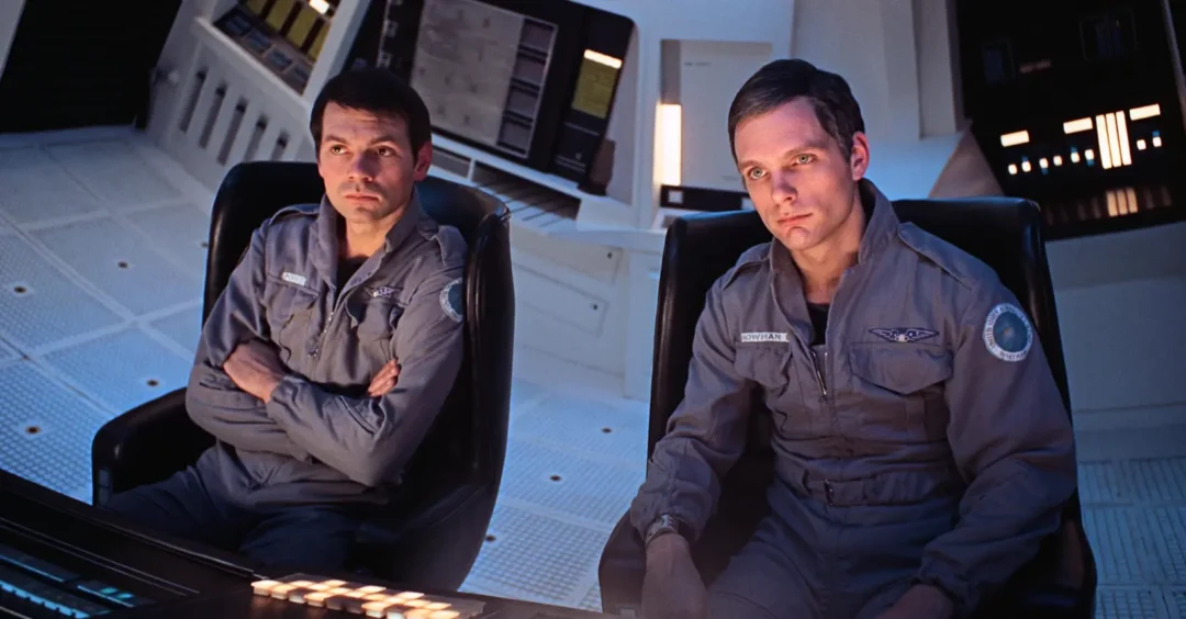 Gary Lockwood y Keir Dullea mientras hablan con HAL 9000