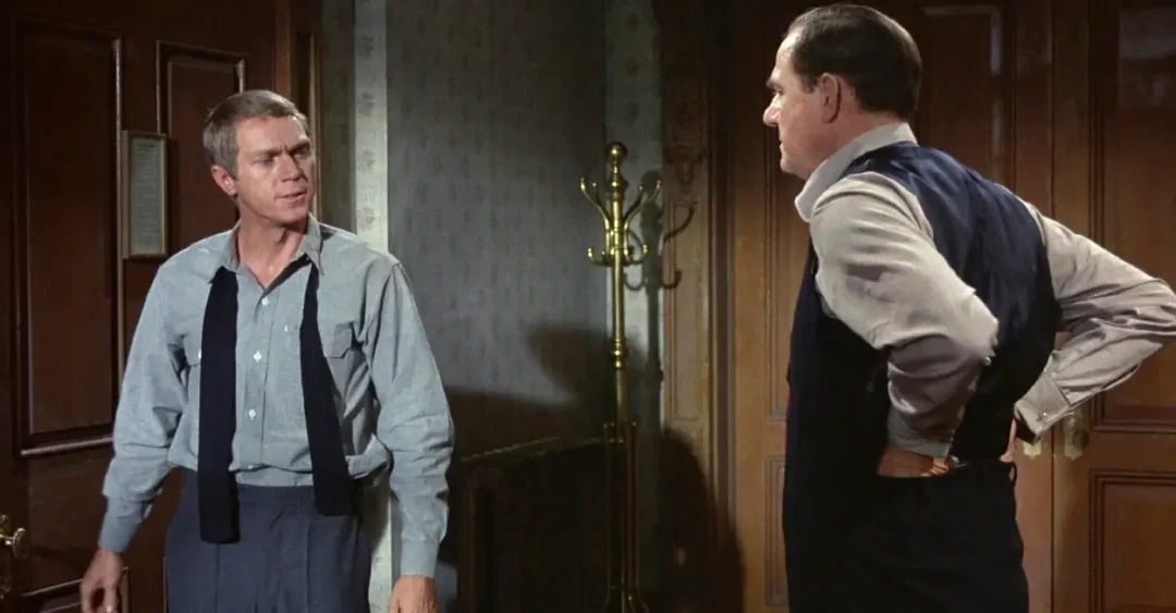 Steve McQueen con Karl Malden en El rey del juego