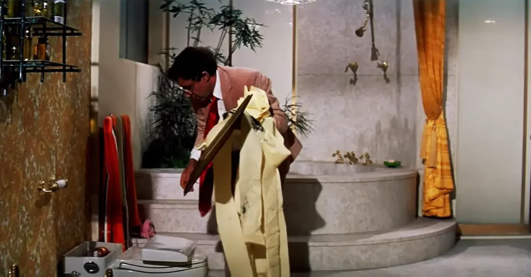 Sellers atasca un inodoro en la casa donde se celebra la fiesta