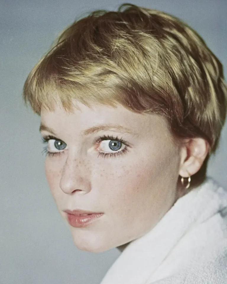 Mía Farrow biografía