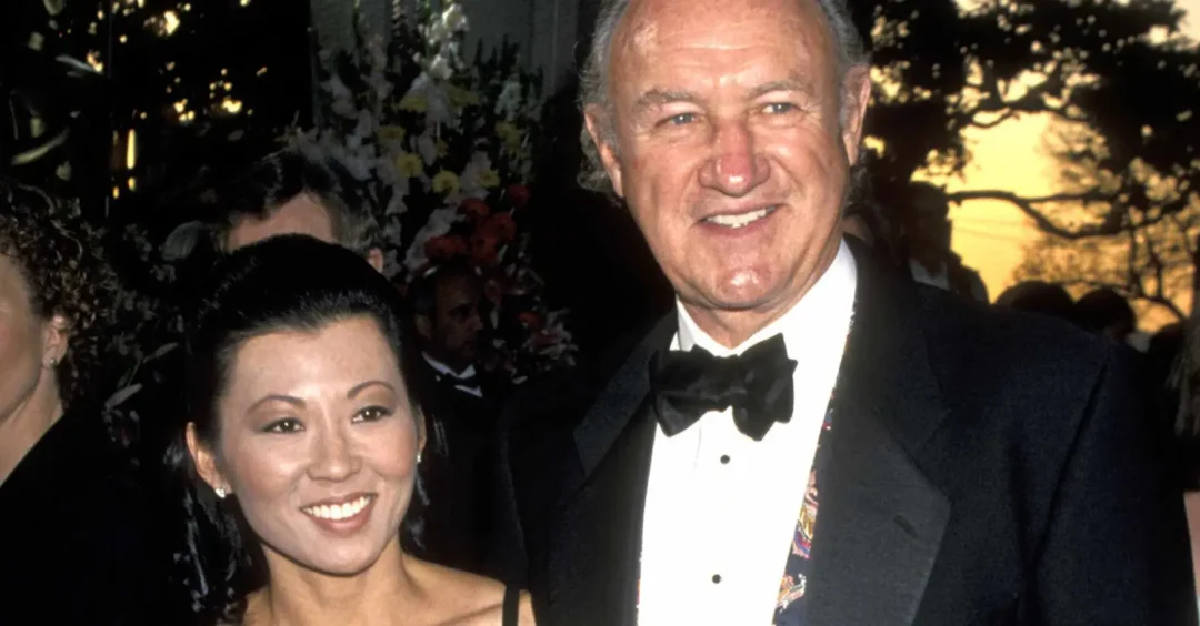 Betsy Arakawa y Gene Hackman en una gala