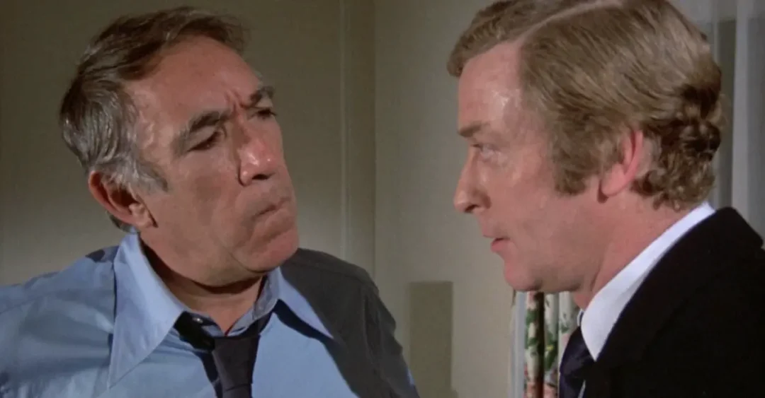 Anthony Quinn y Michael Cane en Contrato en Marsella