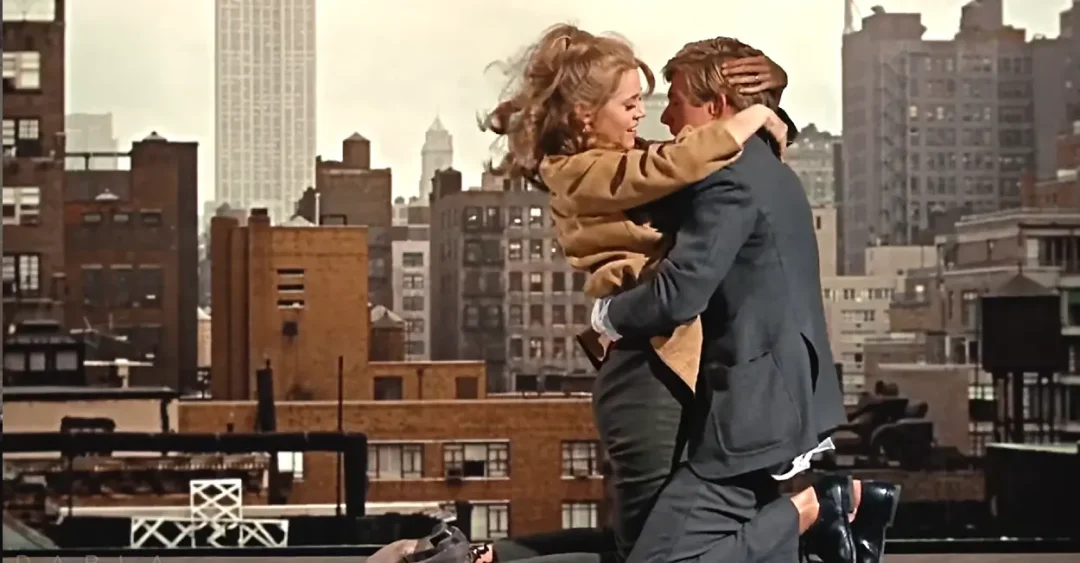 Corie sujeta emocional y físicamente a Robert cuando su relación pierde la estabilidad. 