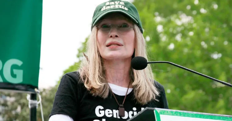 Mia Farrow apoyando su causa de Dafur en 2007