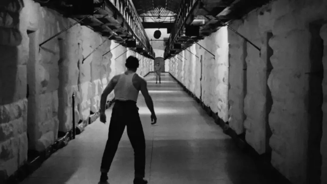 Escena de Motín en el pabellón 11 (1954)