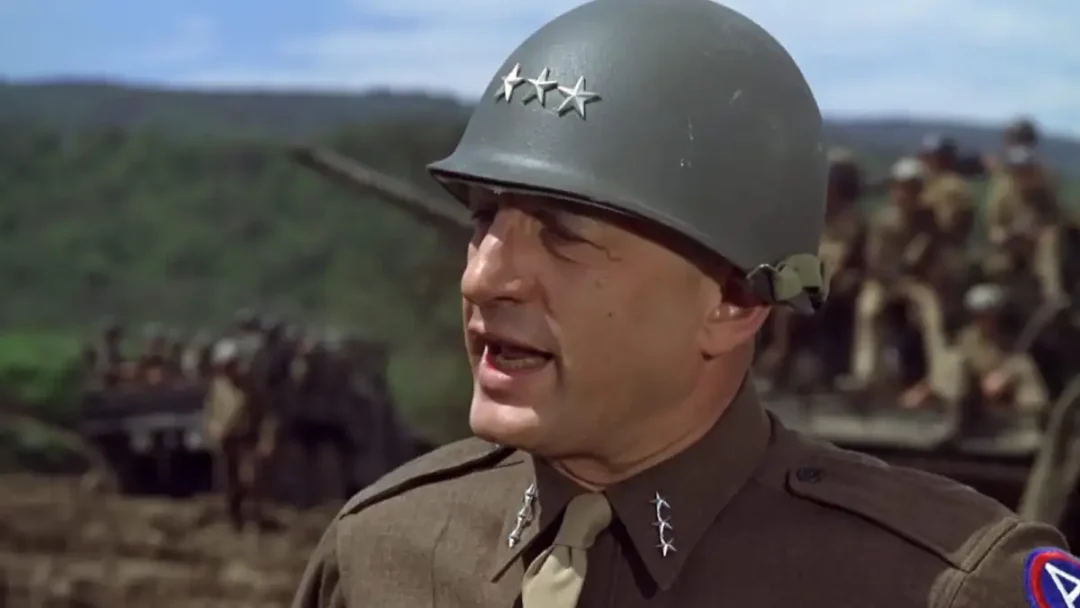 Las estrellas del casco del general Patton indican su rango
