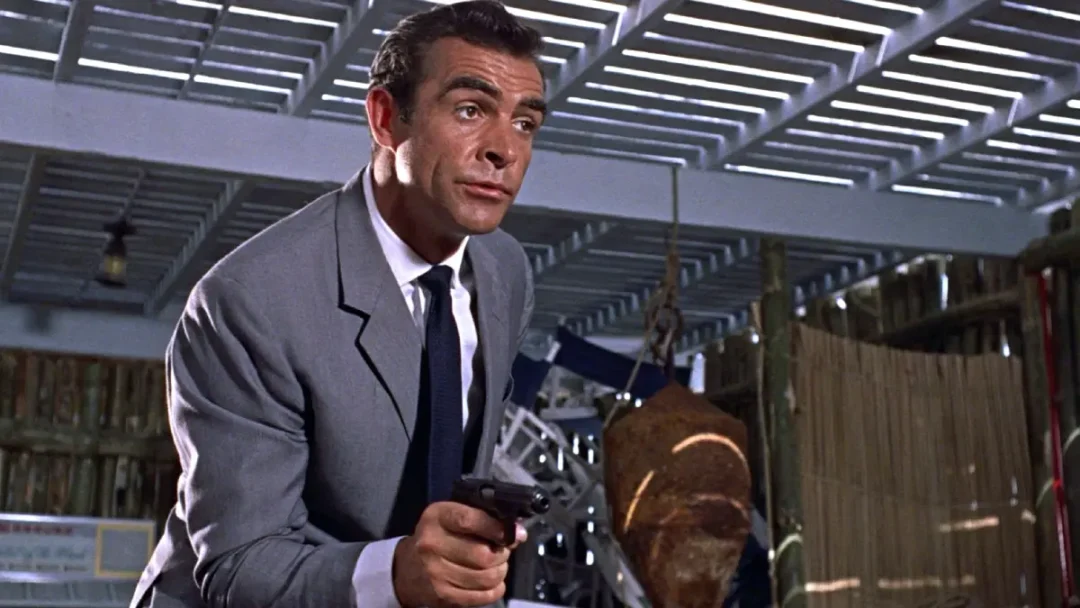 Sean Connery interpretando a James Bond